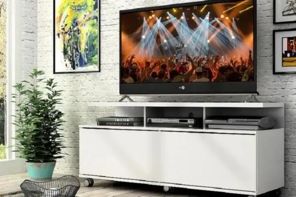 Saiba como escolher. Guia completo: Como escolher um rack com armazenamento oculto para sala pequena