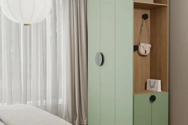 Escolher um guarda-roupa compacto e funcional para espaços pequenos é essencial para manter a organização e otimizar o ambiente.