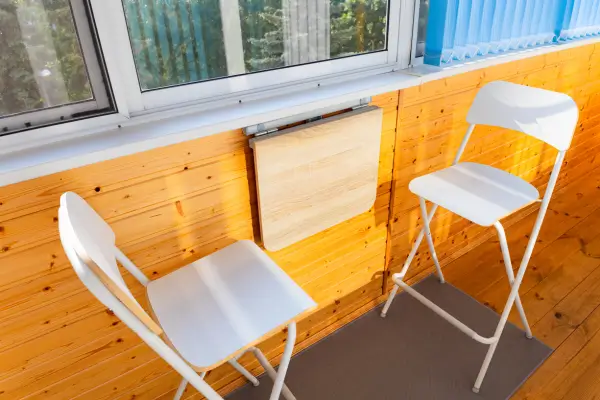 As mesas dobráveis são uma solução inteligente para cozinhas pequenas, proporcionando beleza e funcionalidade em um só móvel.